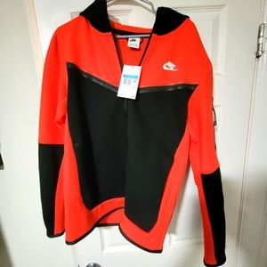 Men's nike tech. Size M